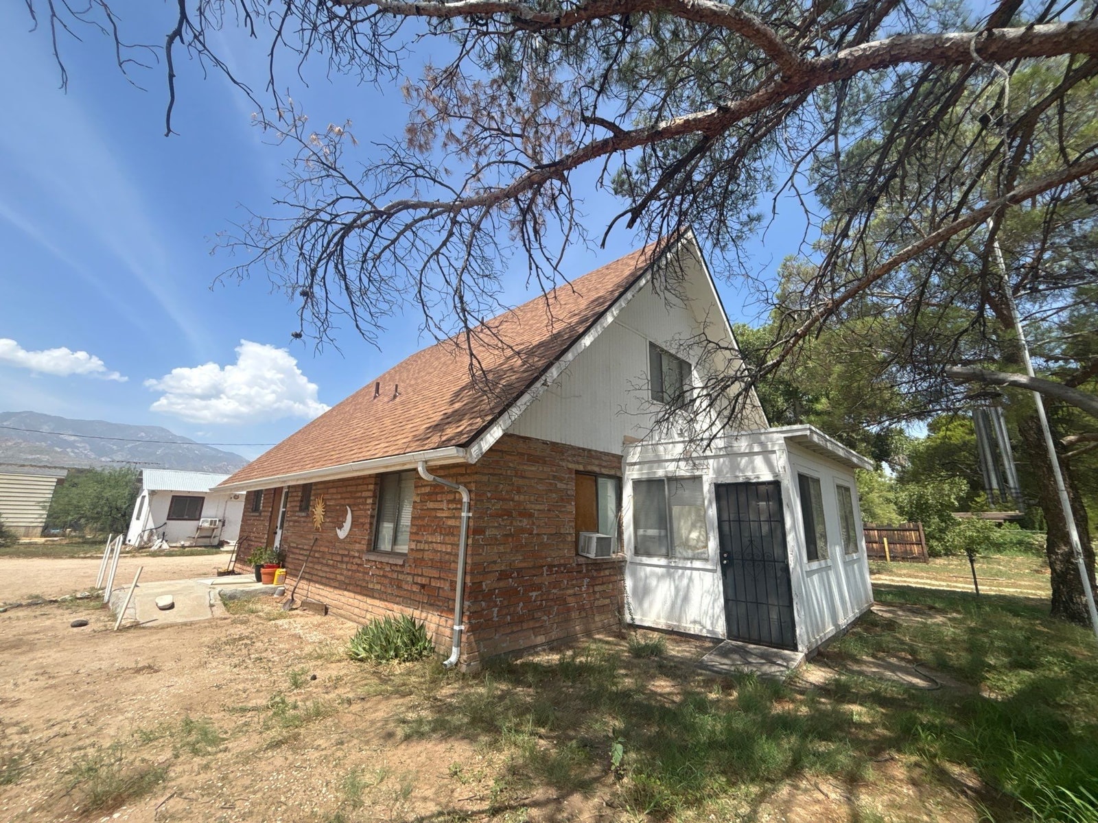 New brown architectural shingle roof on a brick home in Safford, Arizona